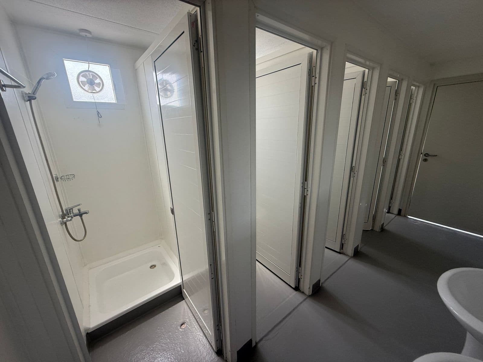 Portable Ablution and Toilet Units for Construction Sites - 1